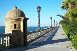 Promenade bord de mer à Cadix espagne